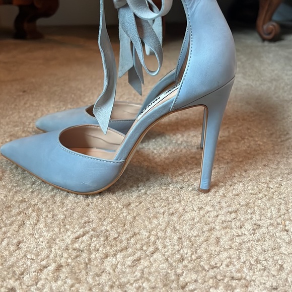 Vintage, worn once. Size 6 toe box runs small 5 1/2.. Some fading on the left - Picture 5 of 6